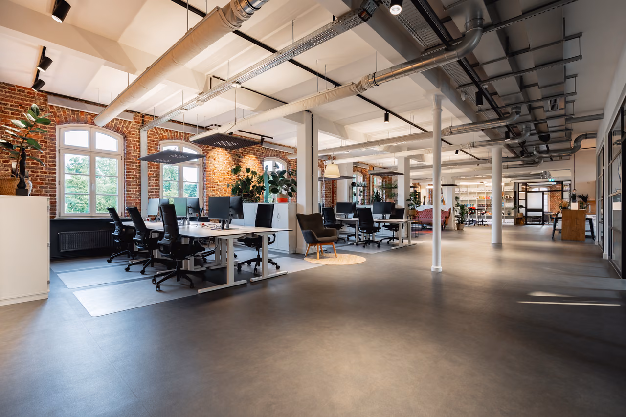 Weiter Blick durch das Loft von StartMiUp Minden